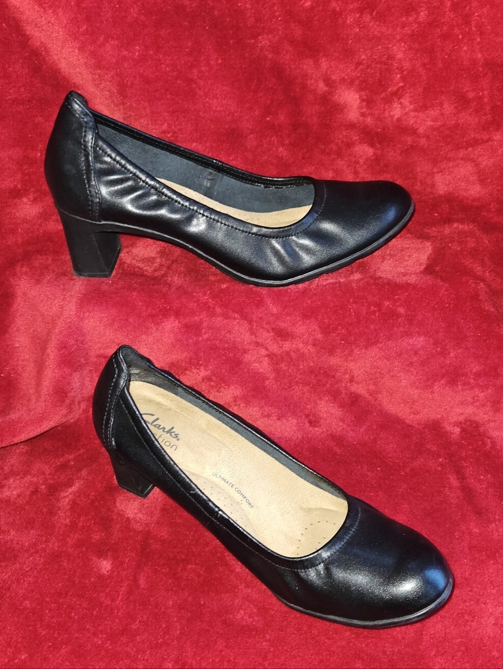 Clarks Neiley Pearl Black Leather Low Block Heel Pumps - Size 10